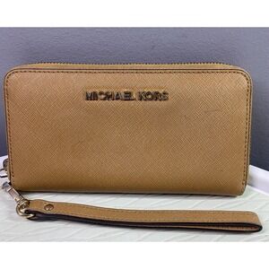 Michael Kors Leather Womens‎ Beige Wristlet Wallet 4x7x1"